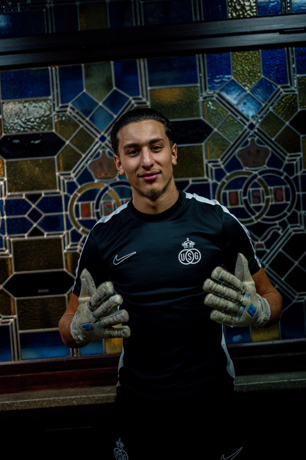 Yasser Azam Hassani avec ses gants